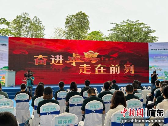 活动现场 作者 王坚 活动现场 作者 王坚